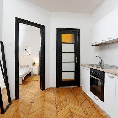 Lovely Apartment With 2 Bedrooms Bukurešť Exteriér fotografie